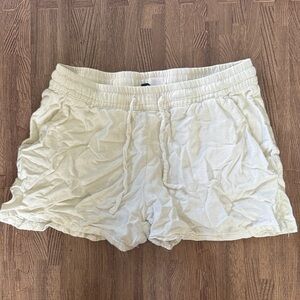 H&M WHITE LINEN SHORTS SIZE XS